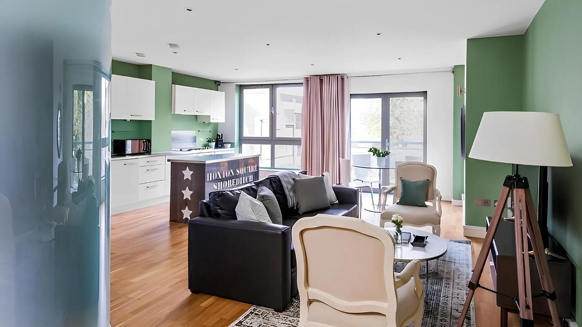 Hoxton Square - Urban Haven Apartment London