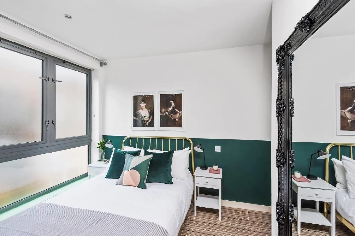 Hoxton Square - Urban Haven Apartment London